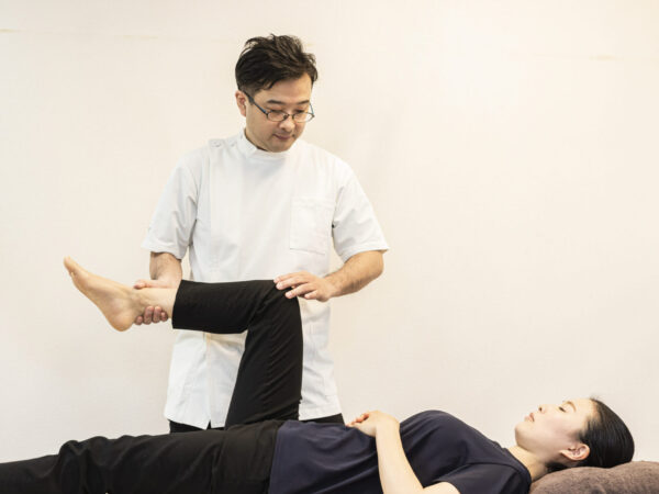 足の不調が多いのは、X脚が原因かも！？