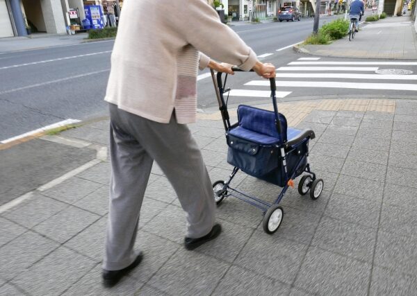 認知症と歩行トラブル！！皆さんにも知って頂きたいサポート方法
