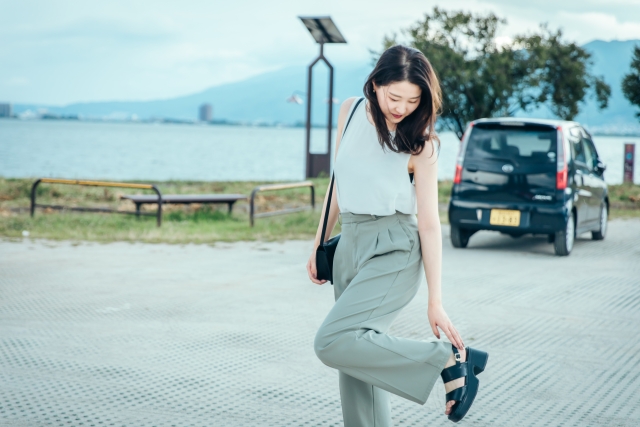 歩くとすぐ足裏が疲れる原因はこれ！重心のズレと改善法を徹底解説