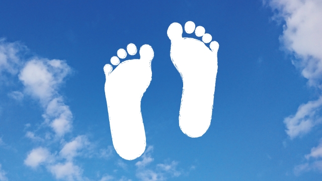 足が横に広がるペタ足歩きが招く負担の限界