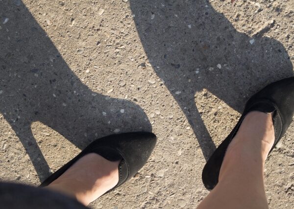 つま先が外向きになりやすい人の足の痛みの原因