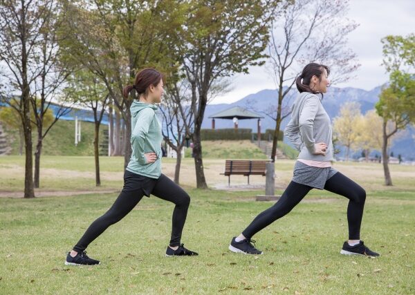 股関節が使えない歩き方が足裏に負担を集中させる