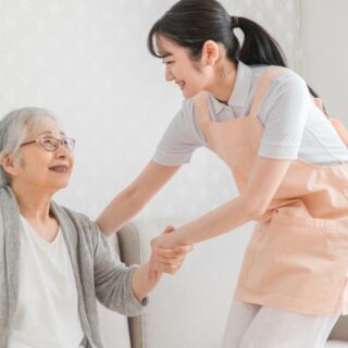 立ち仕事で足を壊しやすい職業ランキングTOP3｜整体的視点で解説