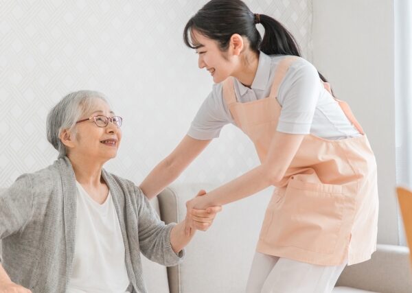 立ち仕事で足を壊しやすい職業ランキングTOP3｜整体的視点で解説