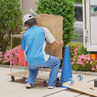 建設・運送・介護で多発する足の疾患とは？仕事別に見る原因と整体的対処法