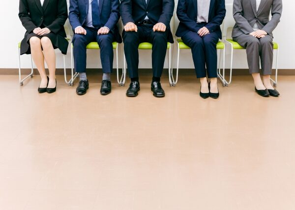 なかなか治らないO脚の本当の原因は「かかとに乗れない足首」でした